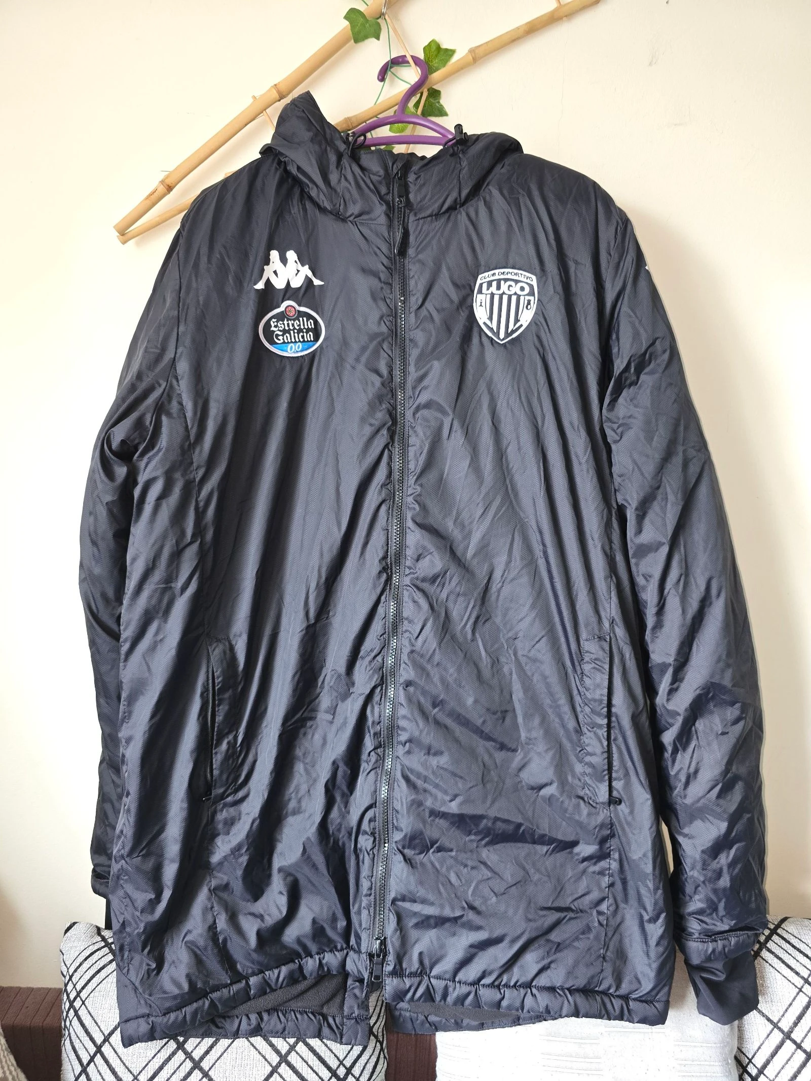 Parka officielle des bancs/staff du CD Lugo, marque Kappa – photo 2